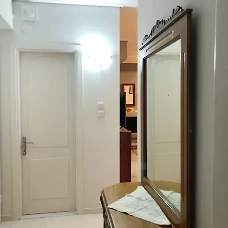 Ευρύχωρο Και Πλήρως Επιπλωμένο Διαμέρισμα Komotini Exterior foto
